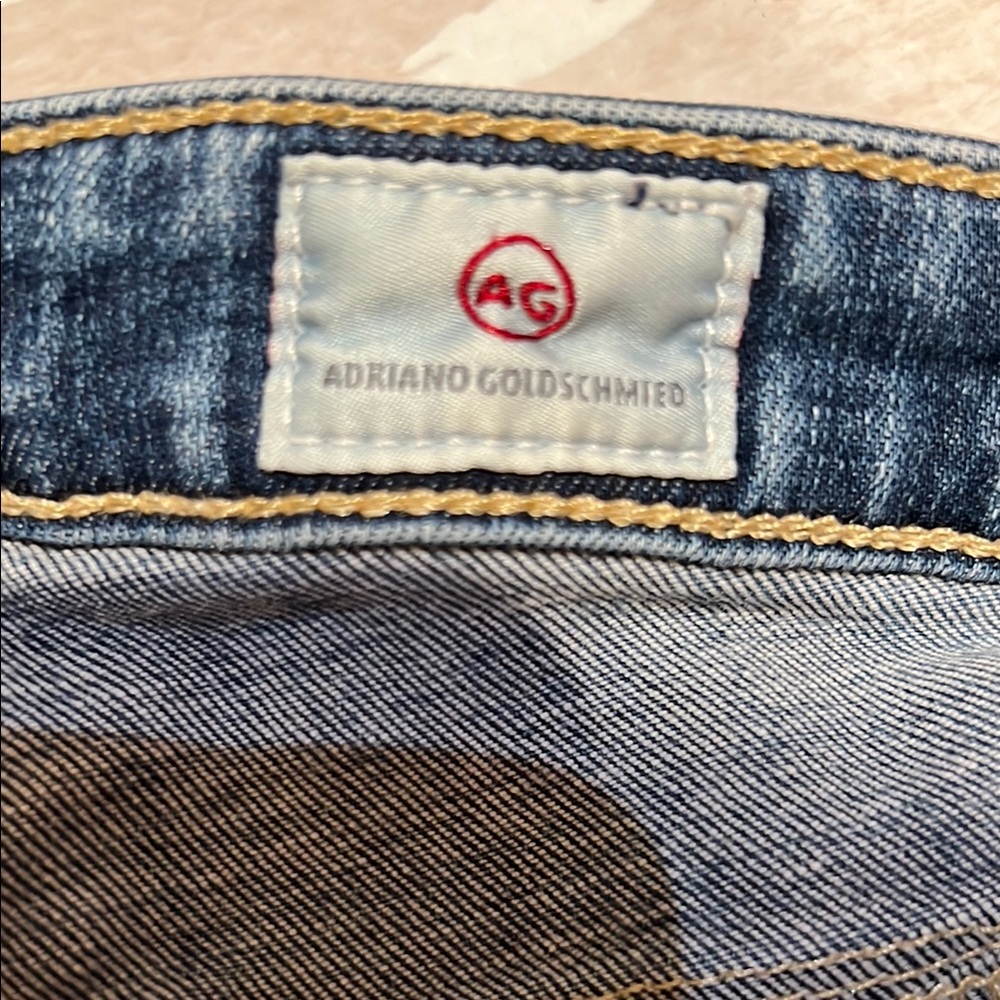 AG Adriano Goldschmied Cropped Rolled Ankle Jeans with Vintage Wash & Distressed - Picture 2 of 7